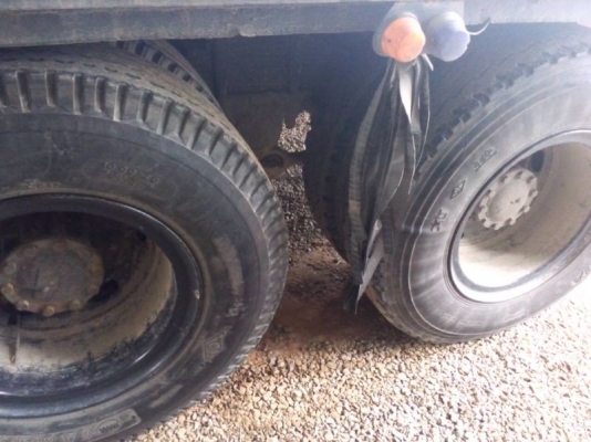 รถอีซูซุ 10 ล้อ ติดเฮี้ยบ  195 แรงม้า  สนใจติดต่อ 081 - 6079515