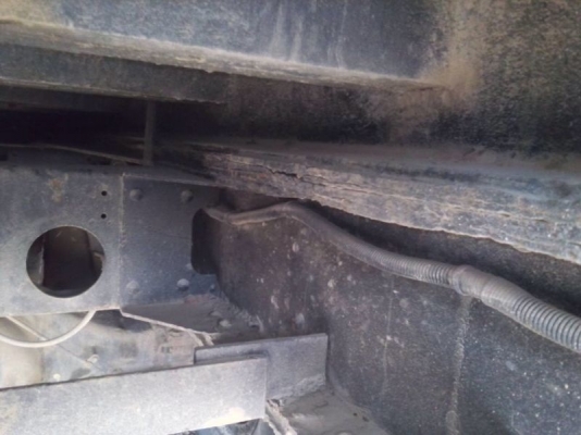 รถอีซูซุ 10 ล้อ ติดเฮี้ยบ  195 แรงม้า  สนใจติดต่อ 081 - 6079515