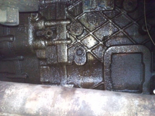 รถอีซูซุ 10 ล้อ ติดเฮี้ยบ  195 แรงม้า  สนใจติดต่อ 081 - 6079515