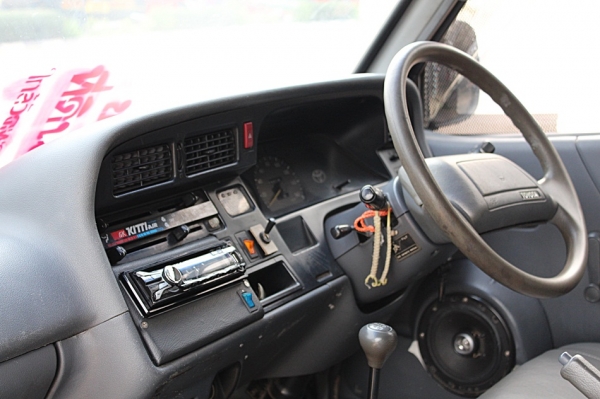 ขายรถตู้ toyota หัวจรวด ปี95 สวยมากๆ พร้อมใช้ 189000 ด่วน