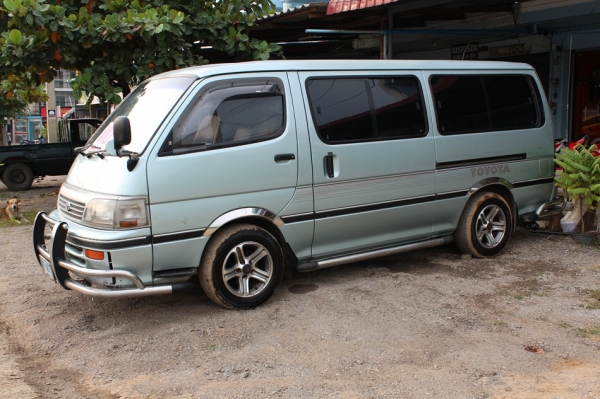 ขายรถตู้ toyota หัวจรวด ปี95 สวยมากๆ พร้อมใช้ 189000 ด่วน