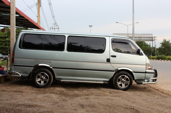 ขายรถตู้ toyota หัวจรวด ปี95 สวยมากๆ พร้อมใช้ 189000 ด่วน