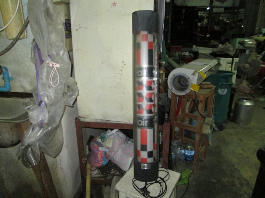 ไฟร้านเสริมสวย     หมุนปกติ    แต่หลอดต้องเปลี่ยน  ขายถูกครับ