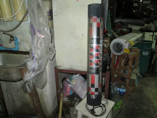 ไฟร้านเสริมสวย     หมุนปกติ    แต่หลอดต้องเปลี่ยน  ขายถูกครับ