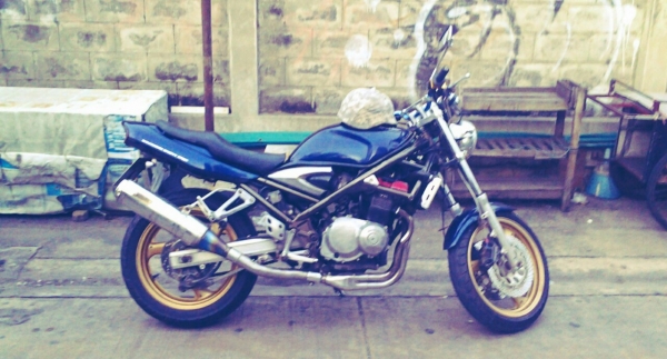 ขายด่วน suzuki bandit 400 ทะเบียนพร้อมโอน