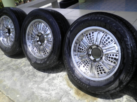 แม็ก18ถูกๆ6รูพร้อมยางแถมให้2ชุด