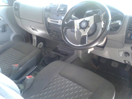 ISUZU D-MAX  เครื่อง 2500  แค๊ป กระจกมือหมุน  พวงมาลัยพาวเวอร์  สภาพพร้อมใช้เอกสารทะเบียนพร้อม