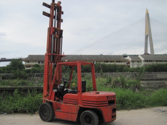 รถยกยี่ห้อ toyota ขนาด 3.5 ตัน เครื่องดีเซล พร้อมฟลูฟรี นำเข้า