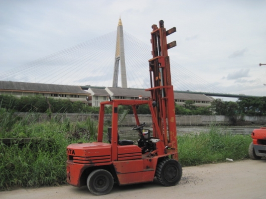 รถยกยี่ห้อ toyota ขนาด 3.5 ตัน เครื่องดีเซล พร้อมฟลูฟรี นำเข้า