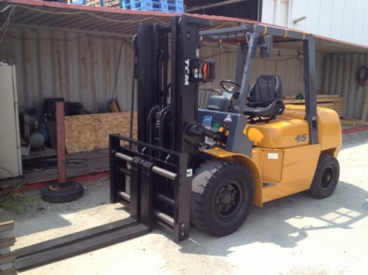 รถยกยี่ห้อ TCM 4.5 ตัน เครื่องดีเซลพร้อมฟลูฟรีเข้าตู้ได้จากญี่ปุ่น