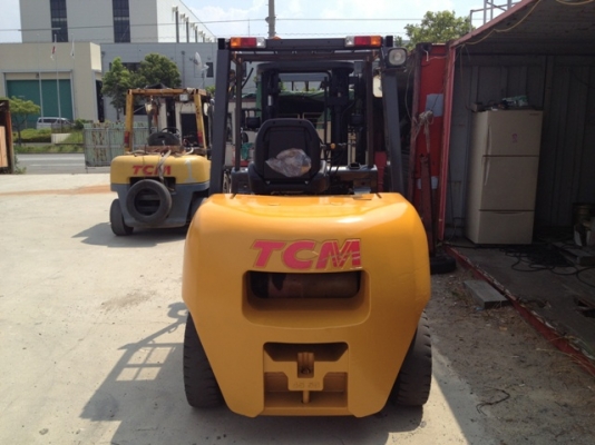 รถยกยี่ห้อ TCM 4.5 ตัน เครื่องดีเซลพร้อมฟลูฟรีเข้าตู้ได้จากญี่ปุ่น