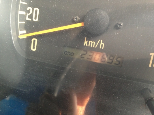 6ล้อIsuzu NQR ตู้บรรทุก