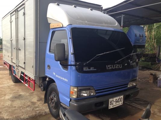 6ล้อIsuzu NQR ตู้บรรทุก