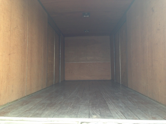 6ล้อIsuzu NQR ตู้บรรทุก