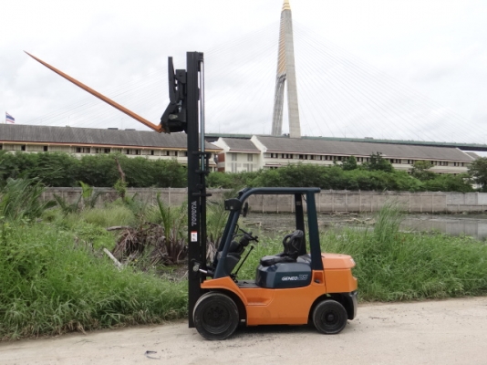 รถยกยี่ห้อ toyota ขนาด 2.5 ตัน เครื่องดีเซล เสา 4.5 ม. นำเข้า