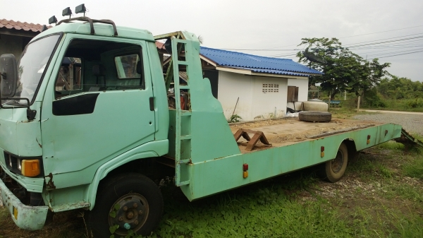 ขายครับ  รถเทเลอร  บรรทุกกลาง มีทะเบียน 6 สูบ 110 แรง