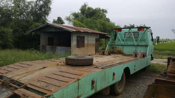 ขายครับ  รถเทเลอร  บรรทุกกลาง มีทะเบียน 6 สูบ 110 แรง