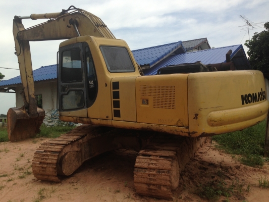 KOMATSU PC 200-6 เอกสารเล่มทะเบียน Serial 80121 ภายในเก๋งสะอาด ไฟฟ้าหน้าจอครบ เครื่องเดิมปั๊มเดิมสภาพดีพร้อมใช้งาน บอดี้ภายนอกสวย บูมอาร์มสวยไม่มีปะไม่มีดาม ช่วงล่างเอวแน่น โรลเลอร์โซ่บูทใบแทรกสภาพดีประมาณ 60\% พร้อมทำงานได้เลย ราคาต่อรองได้ครับ