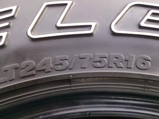 ขายยาง บริสโตร์ 245/75R16 ยางปี07 ดอกยางลึกนื่มใช้งานน้อย (ไม่มีปะ) จำนวน 4 เส้น
