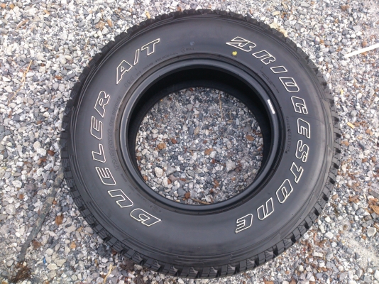 ขายยาง บริสโตร์ 245/75R16 ยางปี07 ดอกยางลึกนื่มใช้งานน้อย (ไม่มีปะ) จำนวน 4 เส้น