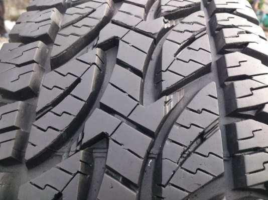 ขายยาง บริสโตร์ 245/75R16 ยางปี07 ดอกยางลึกนื่มใช้งานน้อย (ไม่มีปะ) จำนวน 4 เส้น