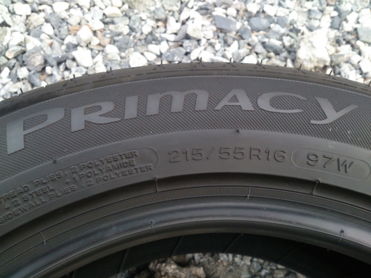 ขายยาง MICHELIN PRIMACY 215/55R16 ยางสัปดาห์ท่ี่22ปี12 สภาพยาง90\%ดอกลึกนิ่มสะพานยางยังอยู่ดอกยางเท่ากัน (ไม่มีปะ) จำนวน 4 เส้น