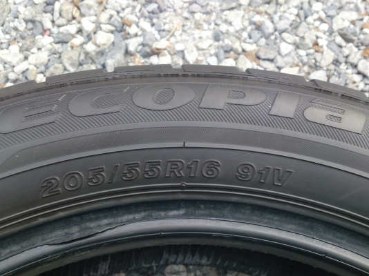 ขายยาง Bridcestone Econpla 205/55R16 ยางปี11 (ไม่มีปะ) จำนวน 4 เส้น