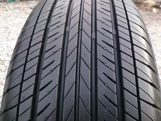 ขายยาง MAXXIS 215/60R16  ยางปี10 ดอกลึกเท่ากันสวยๆ(ไม่มีปะ) จำนวน 4 เส้น
