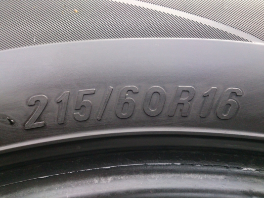 ขายยาง MAXXIS 215/60R16  ยางปี10 ดอกลึกเท่ากันสวยๆ(ไม่มีปะ) จำนวน 4 เส้น