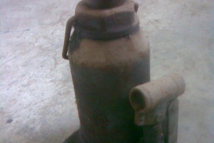 แม่แรงของนอกเก่าเก็บพร้อมใช้ครับสภาพพร้อมใช้งานครับเป็นของนอก 100 เปอร์เซนต์ครับสภาพเดิมๆครับไม่มีดัดแปลง เก่าเก็บกว่า 30 ปีครับ มีหูหิ้ว น่าสะสมครับราคานี้คุ้มครับใช้ยาวครับรุ่นนี้ แม่แรงของนอกเก่าเก็บพร้อมใช้ครับสภาพพร้อมใช้งานครับเป็นของนอก 100 เปอร์เซนต์ครับสภาพเดิมๆครับไม่มีดัดแปลง เก่าเก็บกว่า 30 ปีครับ มีหูหิ้ว น่าสะสมครับราคานี้คุ้มครับใช้ยาวครับรุ่นนี้