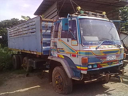 สิบล้อบรรทุกดั้ม