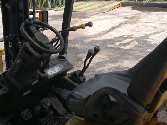 ขายรถฟอร์คลีฟท์ TCM FD25C-3 ดีเซลออโต้ เสาสามเมตร ติดไซด์ชิฟท์ 3655ชม.ปี2008 เครื่องดีมากๆๆๆ