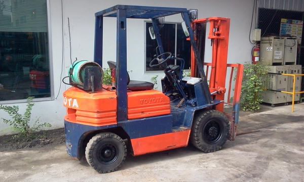 ขายรถยกโฟร์คลิฟท์ยี่ห้อTOYOTA5FG25,20 ขายรถยกโฟร์คลิฟท์ยี่ห้อTOYOTA5FG25,20
