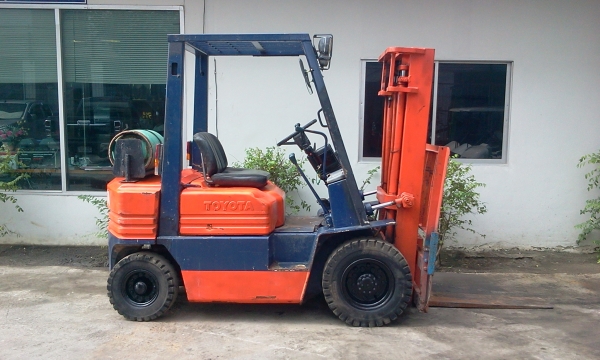ขายรถยกโฟร์คลิฟท์ยี่ห้อTOYOTA5FG25,20