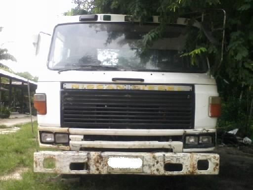 ขายเทเลอร์ NISSAN UD 30M  2 เพลา สภาพสวยพร้อมใช้ ติดต่อได้ที่คุณออ๊ฟ พิจิตร 086-737-9991