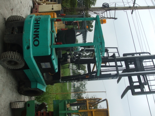 shinko ไฟฟ้าแบบนั่งขับ น้ำหนัก2.5ตัน เสาสูง4.5เมตร สภาพพร้อมใช้งาน