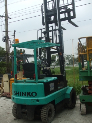 shinko ไฟฟ้าแบบนั่งขับ น้ำหนัก2.5ตัน เสาสูง4.5เมตร สภาพพร้อมใช้งาน