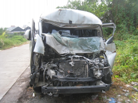 +++++ขายซากรถตุ้ TOYOTA Commuter ปี 2007  ราคา 380,000 พร้อมเล่มทะเบียน+++++