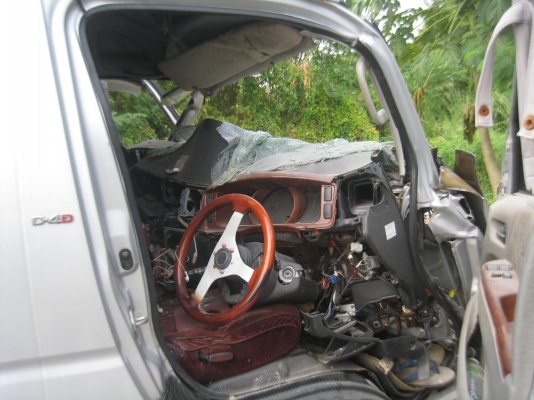 +++++ขายซากรถตุ้ TOYOTA Commuter ปี 2007  ราคา 380,000 พร้อมเล่มทะเบียน+++++