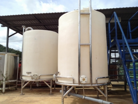 ขายถังน้ำพลาสติก 2,000 ลิตร พร้อมขาสแตนเลส สวยมาก