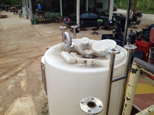 ขายถังน้ำพลาสติก 2,000 ลิตร พร้อมขาสแตนเลส สวยมาก