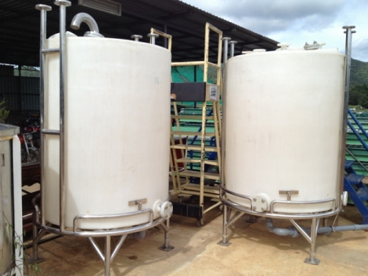 ขายถังน้ำพลาสติก 2,000 ลิตร พร้อมขาสแตนเลส สวยมาก