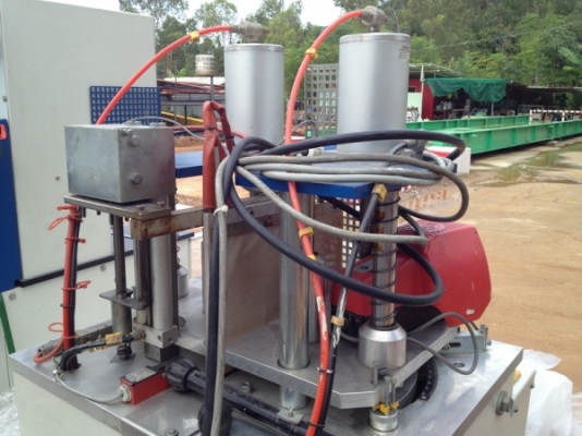 ขายเครื่องเชื่อมพลาสติก จากเยอรมัน ของใช้งานได้ดีมาก สภาพสวย ขายเครื่องเชื่อมพลาสติก จากเยอรมัน ของใช้งานได้ดีมาก สภาพสวย