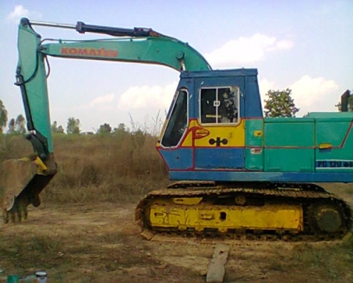 KOMATSU PC 120-2 สภาพเต็มทั้งคันเหมือนเก่านอก เครื่องเดิมปั๊มเดิมๆสภาพสวย ภายในเก๋งสะอาดไม่มีผุ ทำงานเร็วไม่โหลด บูมอาร์มไม่มีปะ ช่วงล่างดีมากๆครับ โซ่บูทใบแทรกหนา เฟลมไม่มีปะไม่มีผุ เอกสารสัญญาซื้อขายครับ