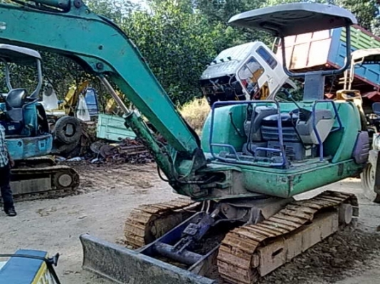 ขาย แบ็คโฮเล็ก KOMATSU รุ่น PC30-7E โทร 081-9497804 ขาย แบ็คโฮเล็ก KOMATSU รุ่น PC30-7E โทร 081-9497804