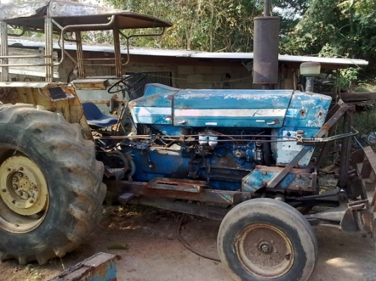 ขายรถไถ FORD รุ่น 6600 มีเล่มทะเบียน ราคา 320000 โทร 081-9497804