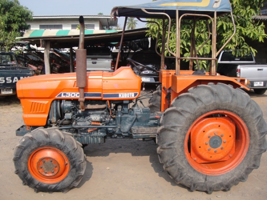 คูโบต้า L3001 DT 4 WD 2 เพลา รถไร่...สภาพดีมากๆครับ