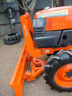 คูโบต้า L4508 4 WD 2 เพลา ใบมีดดัน ทำงาน 1060 ชั่วโมง..