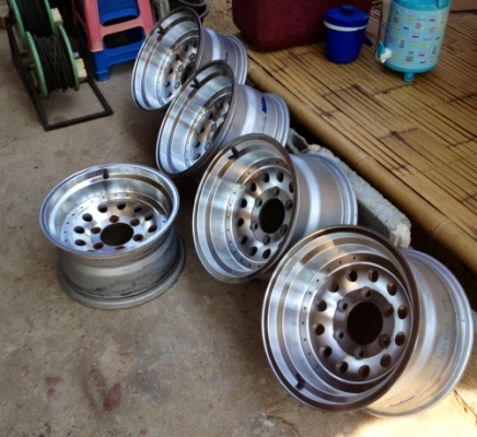 >>>ขายล้อหยดน้ำ 15x8.5 ออฟ-27 ใส่ 6/139.7 มี 5 วง สภาพสวยๆ ออฟลึกๆ ครับ<<<