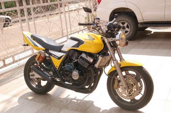 ขอขาย CB400 Y98 Version S สีเหลื่องลาย TEC3 ท่อสูตร SHOTGUN ของแต่งเพียบสภาพสวยๆ